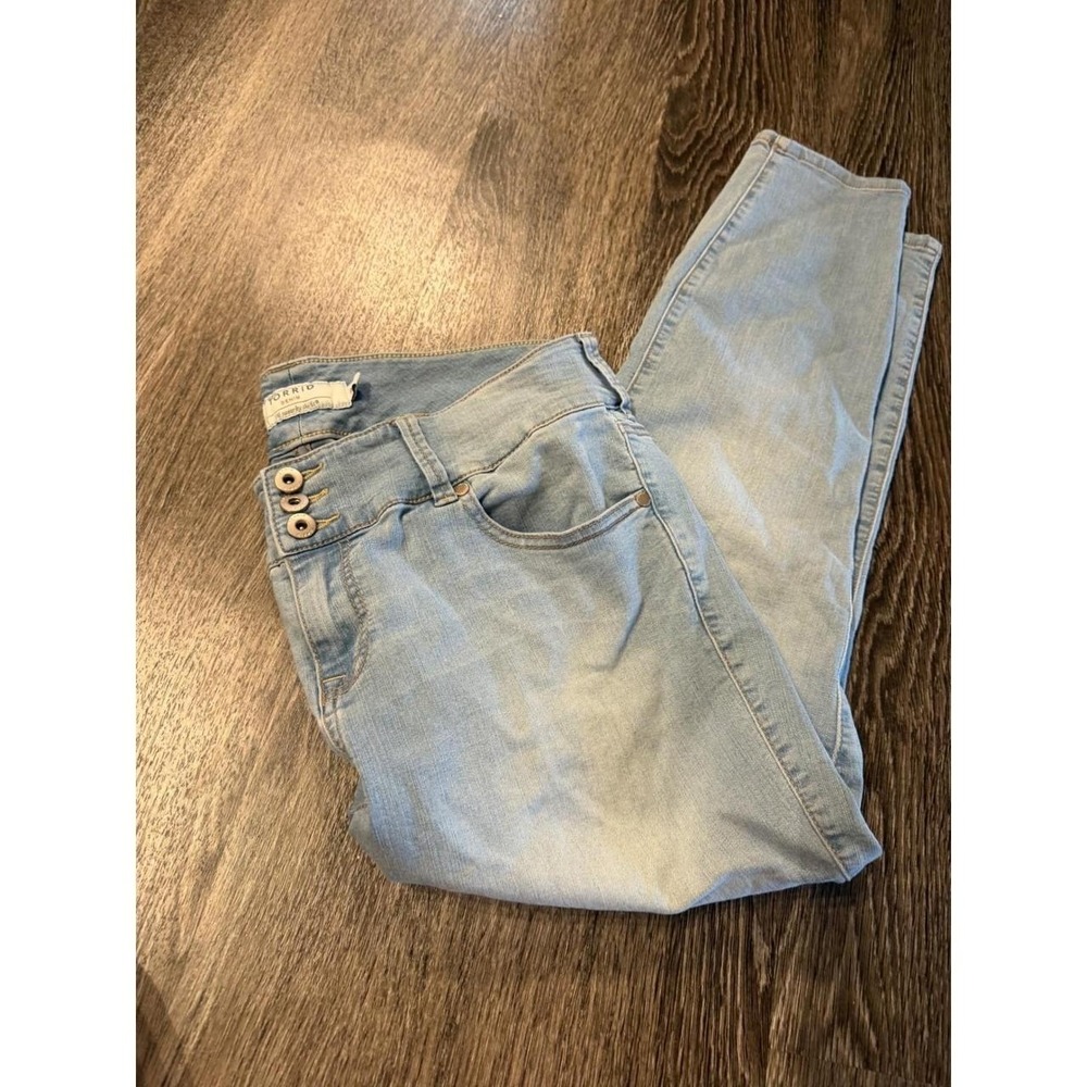 Torrid Denim Light Wash High Rise Skinny Jeans Size 18 Three Button Closure